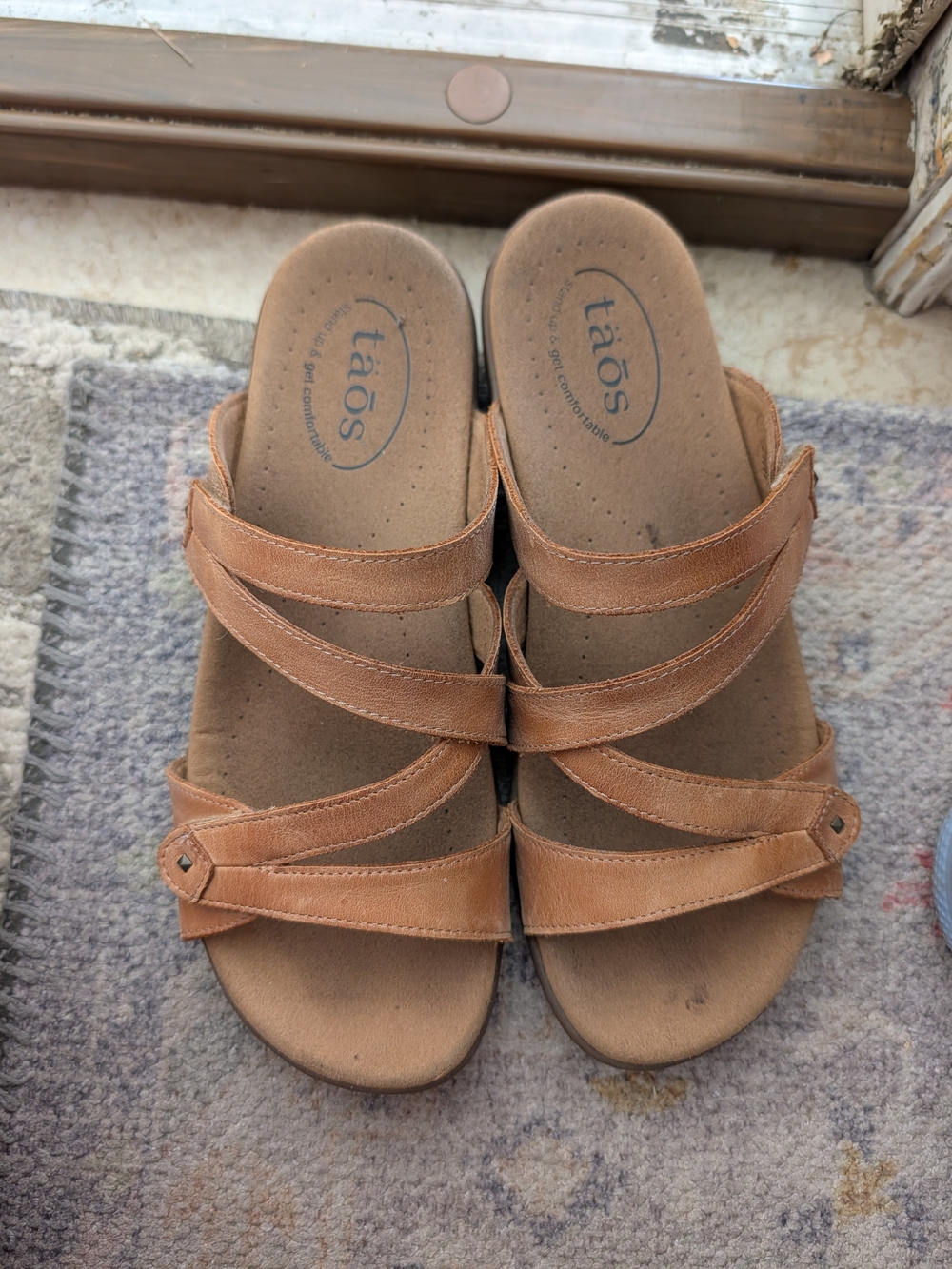 Taos Footwear Women's Strappy Slide Sandals in Tan